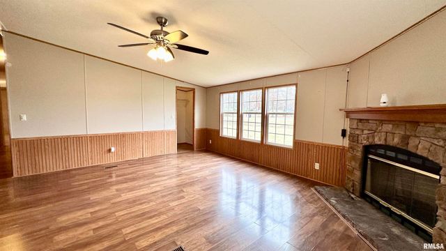 20855 SOUTH Street, Westfrank, IL 62890