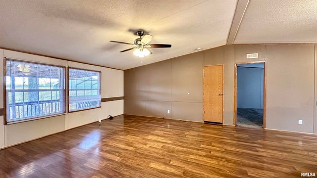 20855 SOUTH Street, Westfrank, IL 62890