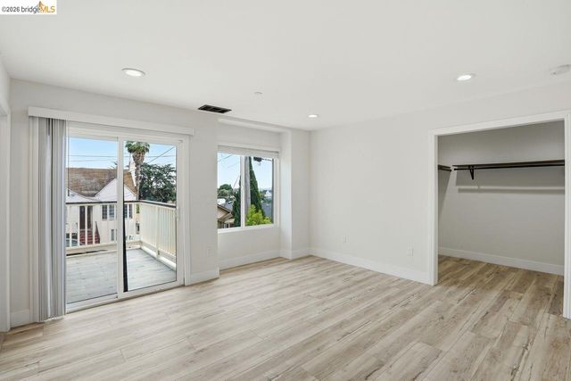 2469 Potter St, Oakland, CA 94601