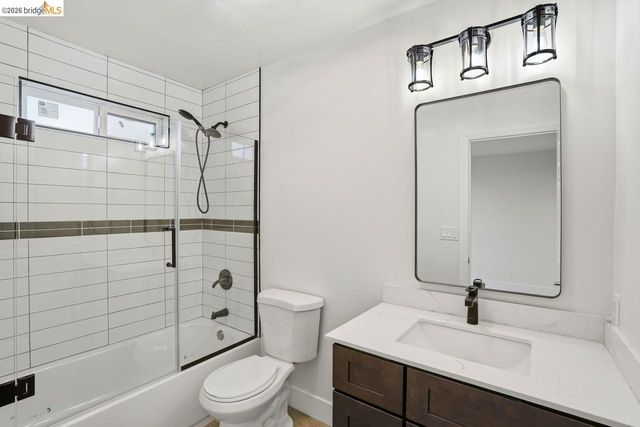 2469 Potter St, Oakland, CA 94601
