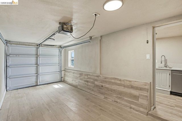 2469 Potter St, Oakland, CA 94601