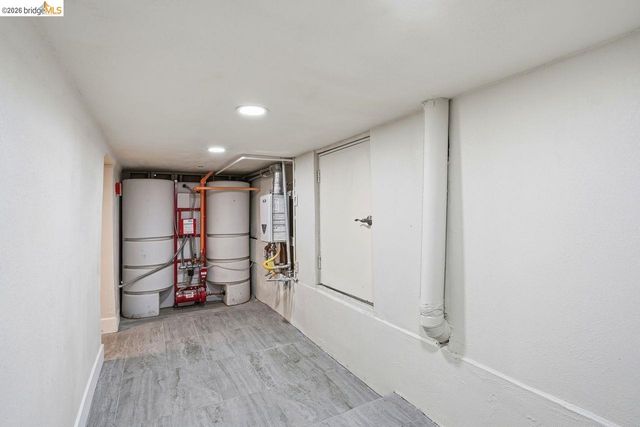2469 Potter St, Oakland, CA 94601