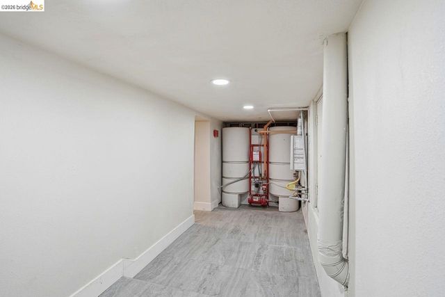 2469 Potter St, Oakland, CA 94601