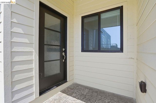 2469 Potter St, Oakland, CA 94601