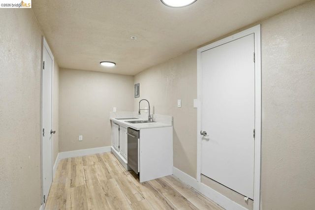 2469 Potter St, Oakland, CA 94601