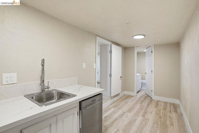 2469 Potter St, Oakland, CA 94601