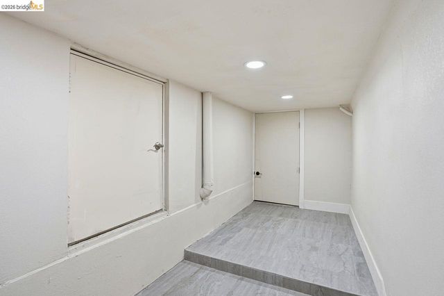 2469 Potter St, Oakland, CA 94601