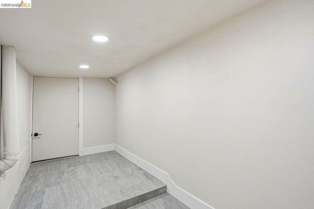 2469 Potter St, Oakland, CA 94601