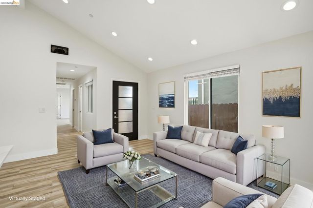 2469 Potter St, Oakland, CA 94601