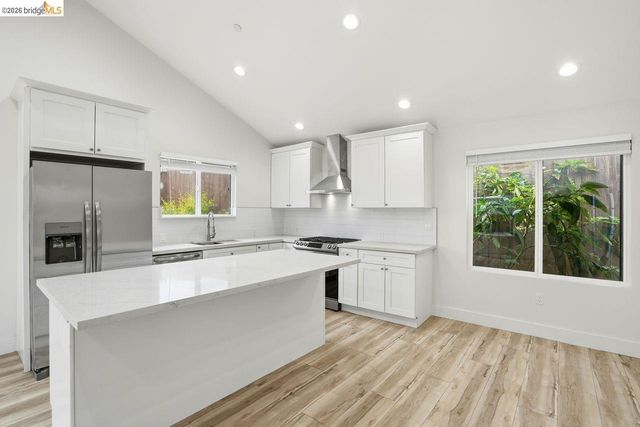 2469 Potter St, Oakland, CA 94601