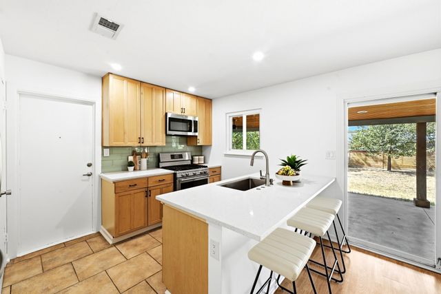 905 Emerald Wood DR, Austin, TX 78745