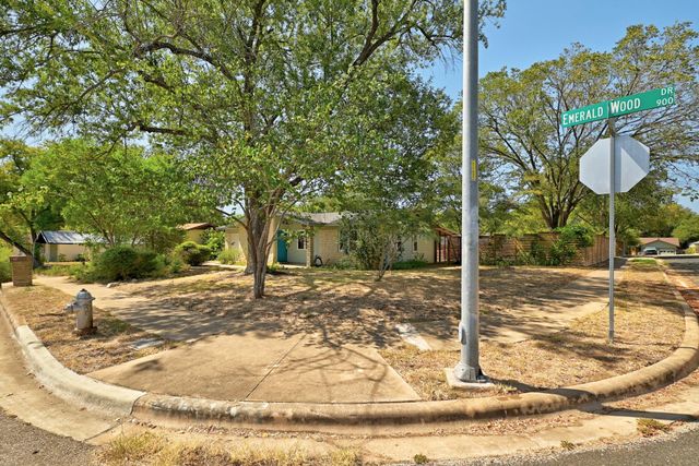 905 Emerald Wood DR, Austin, TX 78745