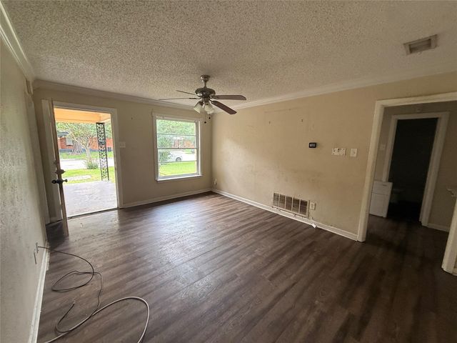 1332 Ridgeview Street, Mesquite, TX 75149