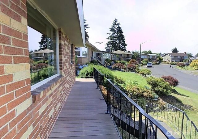 88 Monterey Place NE, Renton, WA 98056