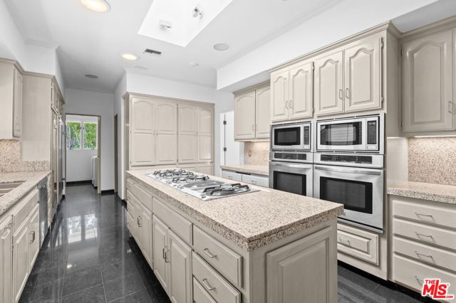 716 N Beverly Drive, Beverly Hills, CA 90210