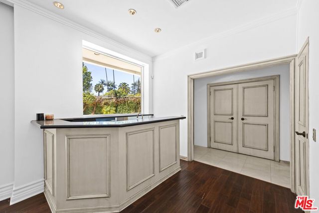 716 N Beverly Drive, Beverly Hills, CA 90210