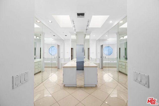 716 N Beverly Drive, Beverly Hills, CA 90210