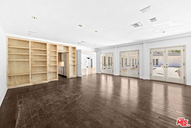 716 N Beverly Drive, Beverly Hills, CA 90210