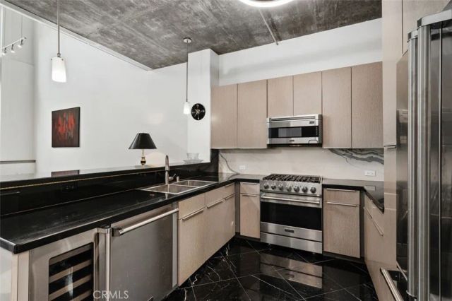 840 E Green 305, Pasadena, CA 91101