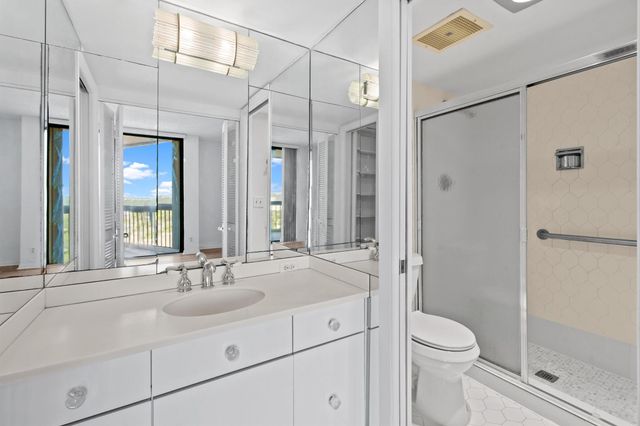 2425 Presidential Way 801, West Palm Beach, FL 33401