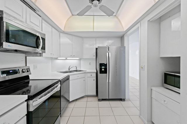 2425 Presidential Way 801, West Palm Beach, FL 33401