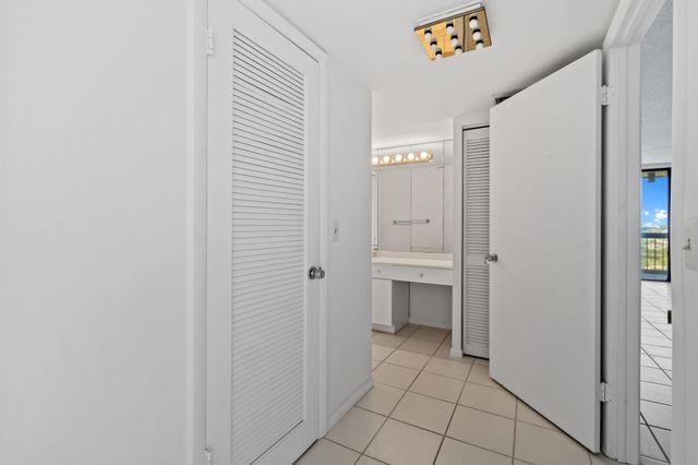 2425 Presidential Way 801, West Palm Beach, FL 33401