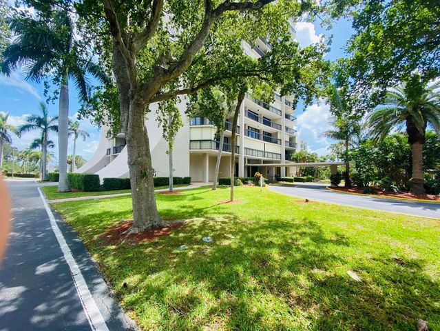 2425 Presidential Way 801, West Palm Beach, FL 33401