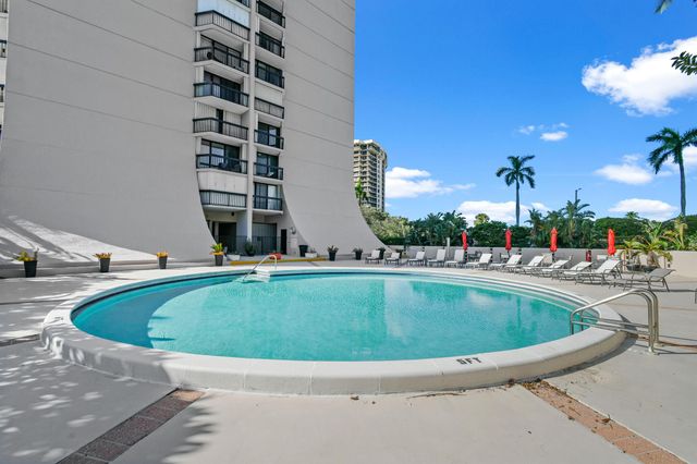 2425 Presidential Way 801, West Palm Beach, FL 33401