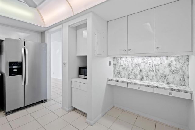 2425 Presidential Way 801, West Palm Beach, FL 33401