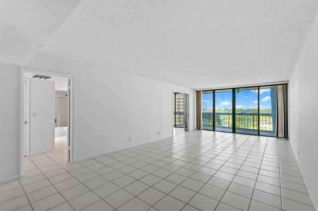 2425 Presidential Way 801, West Palm Beach, FL 33401