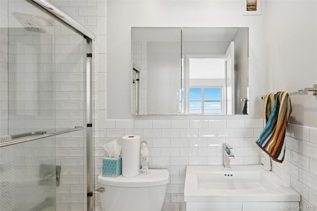 2 Richmond Road 3a, Lido Beach, NY 11561