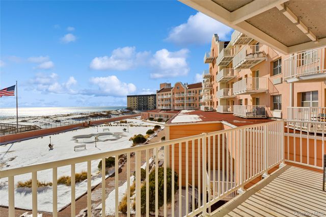 2 Richmond Road 3a, Lido Beach, NY 11561