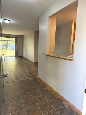 810 Woodewind Drive 810, Naperville, IL 60563