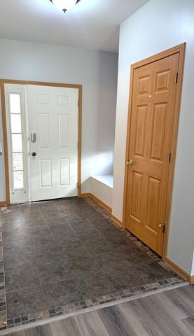 810 Woodewind Drive 810, Naperville, IL 60563