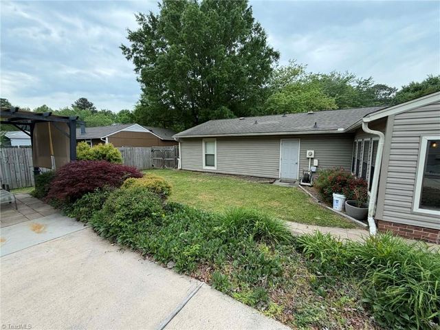 2807 Lamroc Road, Greensboro, NC 27407