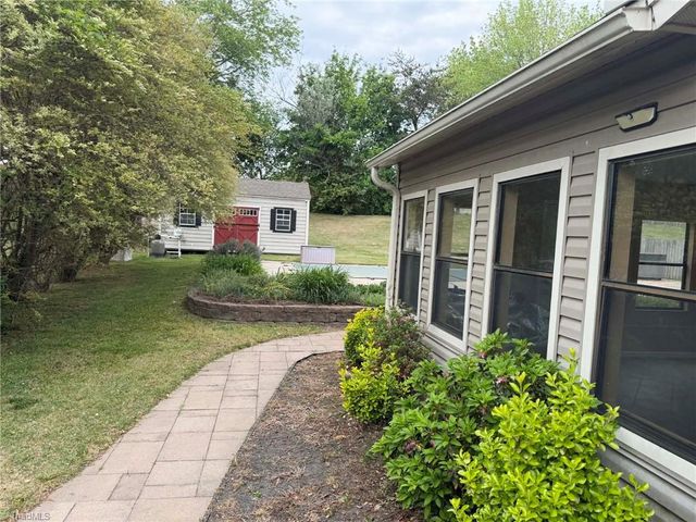 2807 Lamroc Road, Greensboro, NC 27407