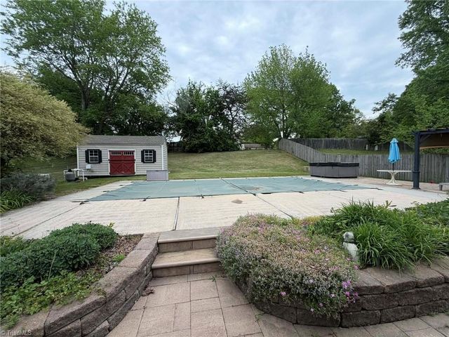 2807 Lamroc Road, Greensboro, NC 27407