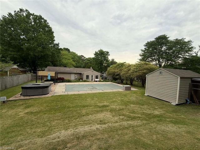2807 Lamroc Road, Greensboro, NC 27407