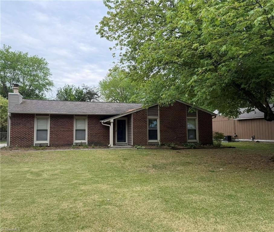 2807 Lamroc Road, Greensboro, NC 27407