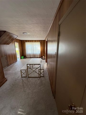 1102 N Justice Street, Hendersonville, NC 28791