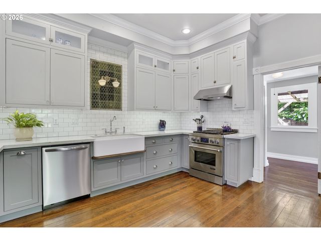 712 E 28TH St, Vancouver, WA 98663