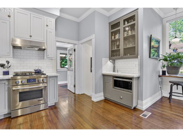 712 E 28TH St, Vancouver, WA 98663