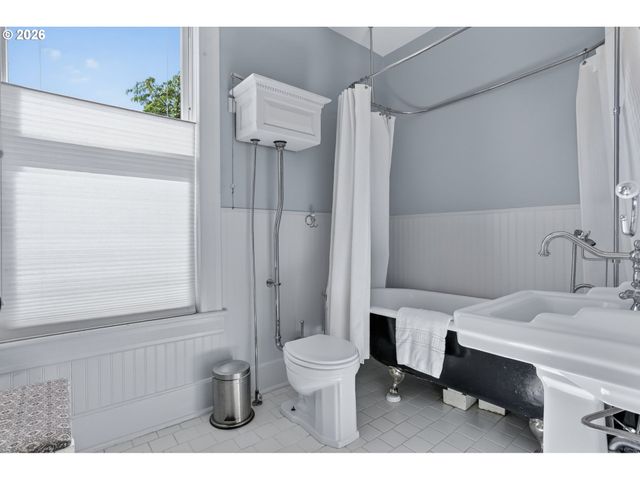 712 E 28TH St, Vancouver, WA 98663
