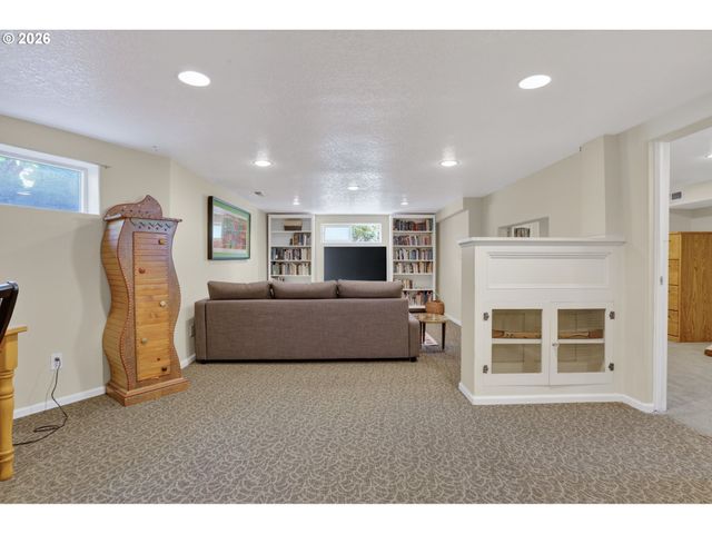 712 E 28TH St, Vancouver, WA 98663