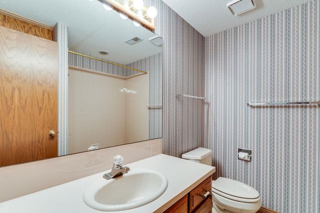 2422 N Morning Dew St, Wichita, KS 67205