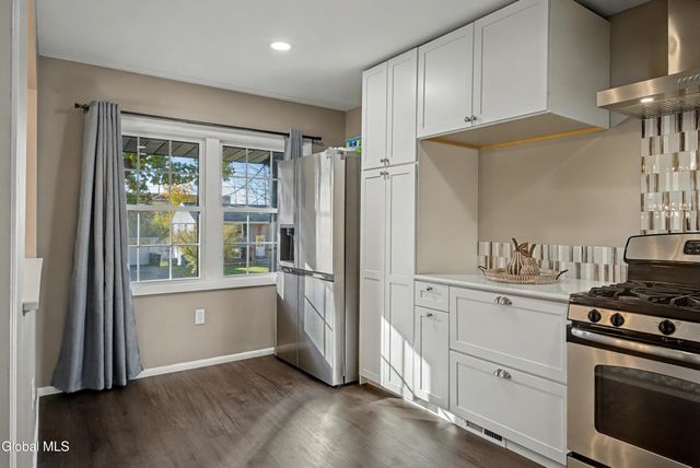 5 Woodland Court, Saratoga Springs, NY 12866