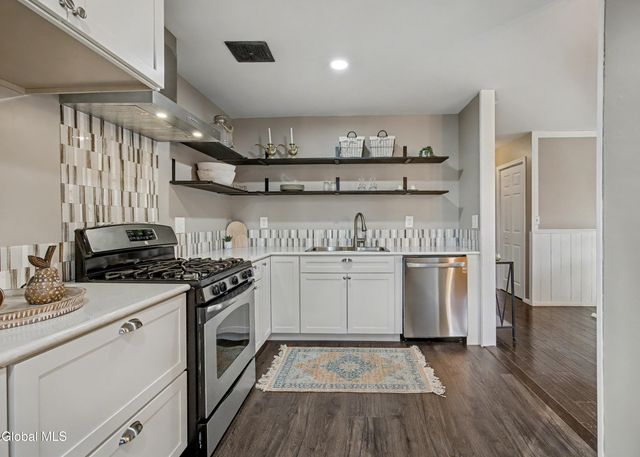 5 Woodland Court, Saratoga Springs, NY 12866