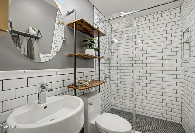 5 Woodland Court, Saratoga Springs, NY 12866