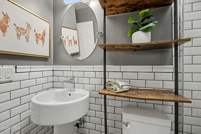 5 Woodland Court, Saratoga Springs, NY 12866