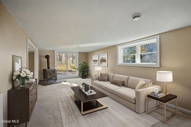 5 Woodland Court, Saratoga Springs, NY 12866